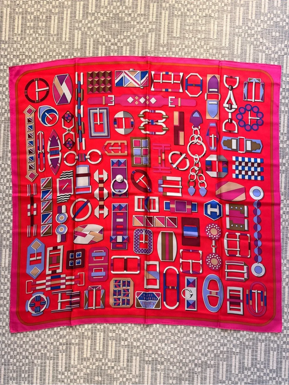 HERMES Carre En Boucles Silk Scarf 35